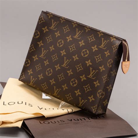 lv toiletry pouch 26 review|toiletry louis vuitton pouch.